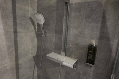 Shower at St Georges Inn Victoria